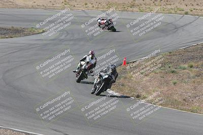media/Apr-20-2025-AHRMA (Sun) [[393a79c373]]/Race/group 10 early race/Turn 4b/